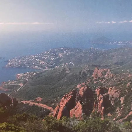 Le Val Des Pins Saint-Raphaël